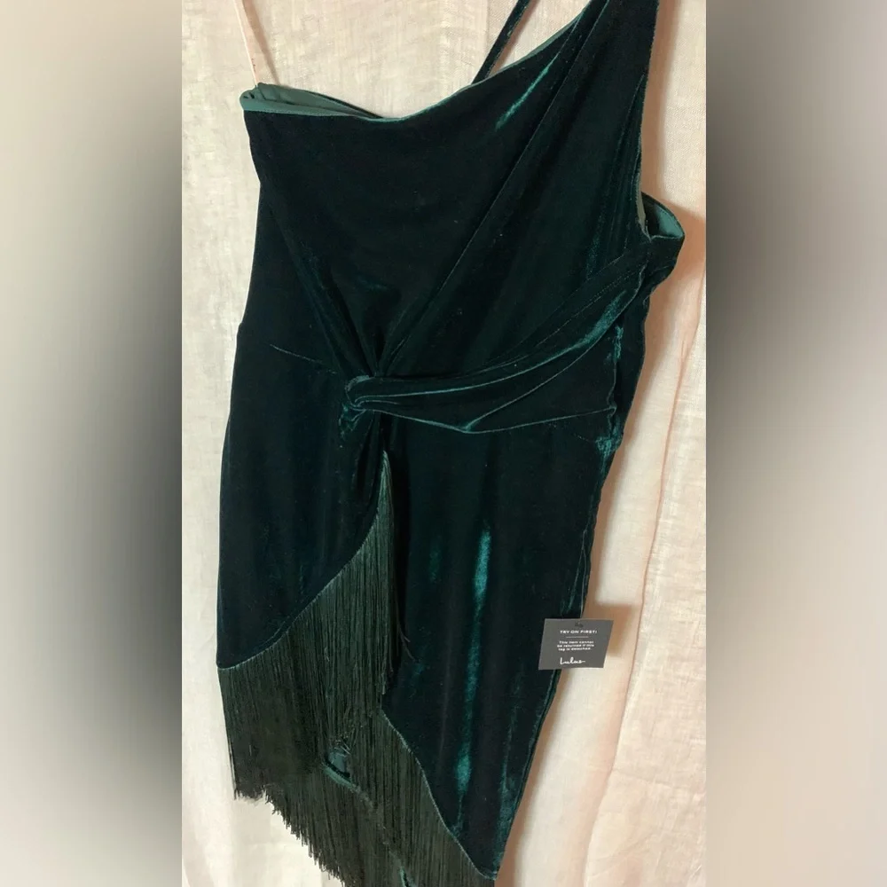 Lulus stunning dark